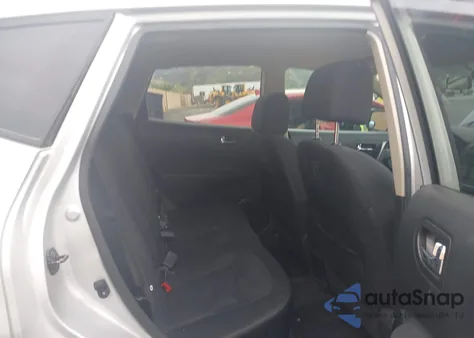 2015 Nissan Rogue Select S z USA, uszkodzony, nr VIN JN8AS5MT6FW672235